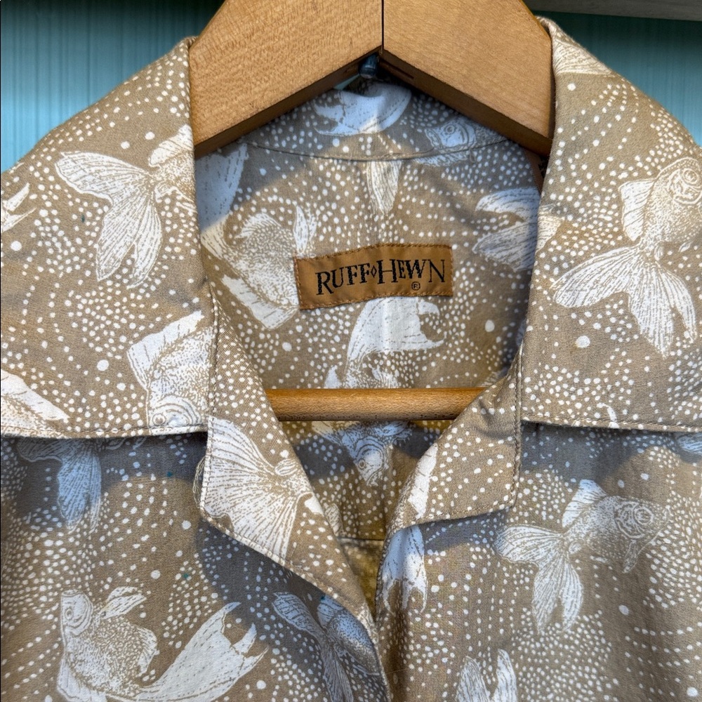 Vintage 80s 90s Ruff Hewn Tan & White GoldFish Koi Art Pattern Button Up Shirt - Picture 2 of 16